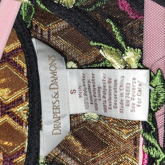 Draper’s & Damon’s: NWOT Quarter sleeve blouse with flower pattern - Picture 3 of 5